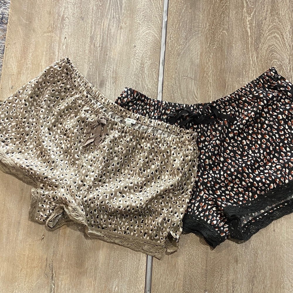 Aerie Women's Leopard Print Shorts in Brown and Black - Picture 2 of 7